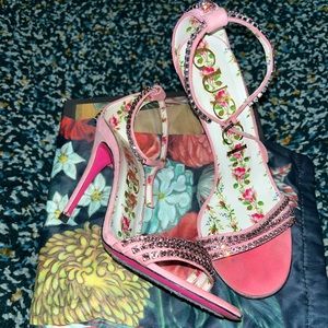 Gucci Isle Crystal-embellished Suede Sandals in Pink size